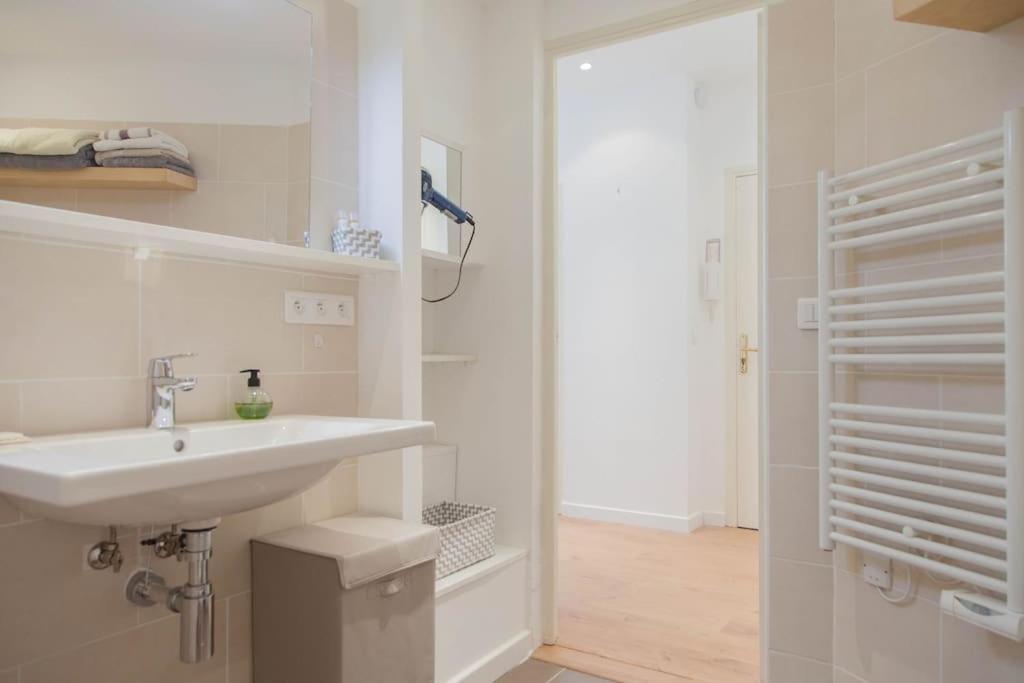 #28 1 Bdr Flat Ac Balcony Hper Central 10Mins To Beach & Old Town Ница Екстериор снимка