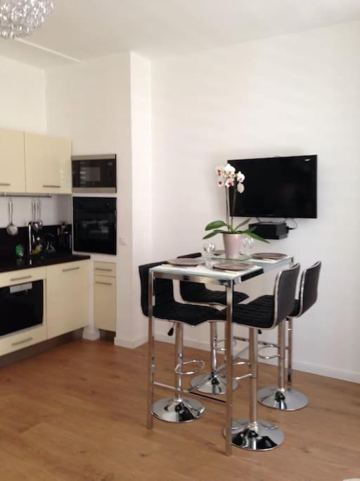 #28 1 Bdr Flat Ac Balcony Hper Central 10Mins To Beach & Old Town Ница Екстериор снимка