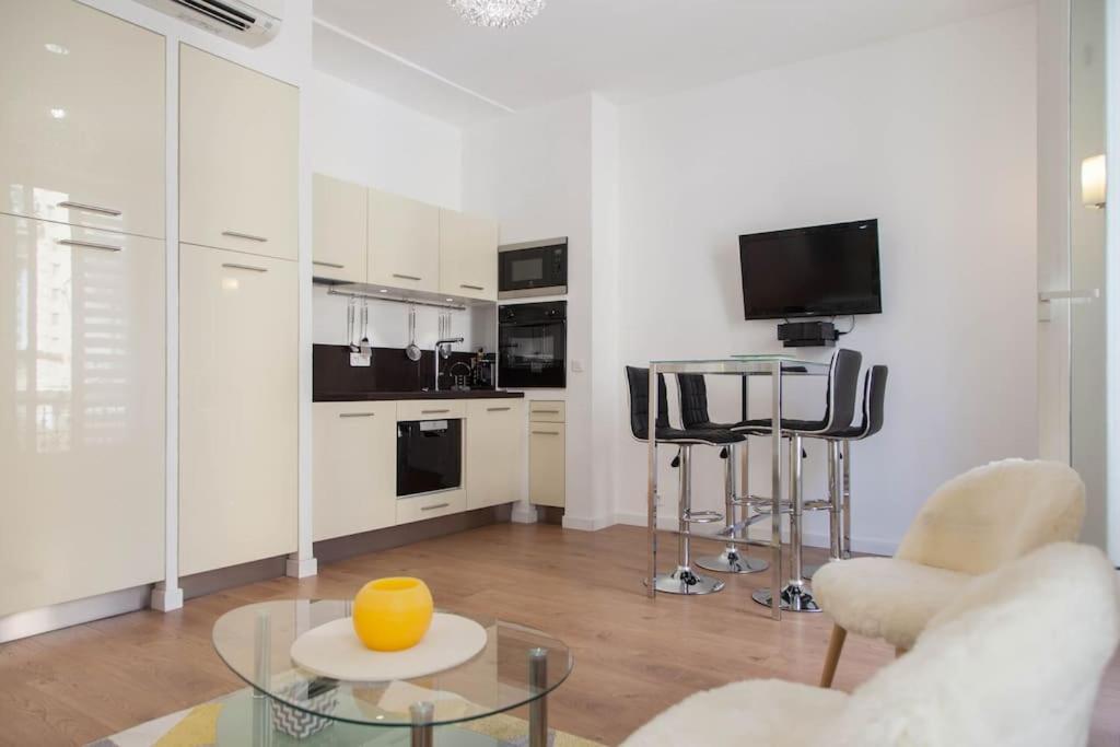 #28 1 Bdr Flat Ac Balcony Hper Central 10Mins To Beach & Old Town Ница Екстериор снимка
