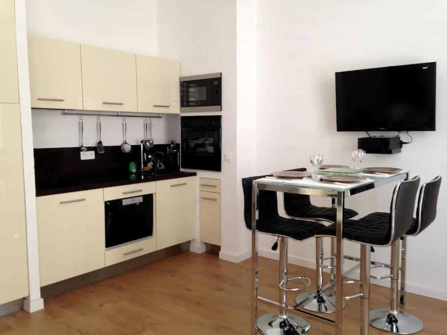 #28 1 Bdr Flat Ac Balcony Hper Central 10Mins To Beach & Old Town Ница Екстериор снимка